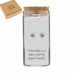 Gift box, oorstekers in flesje, vriendschap knoopjes