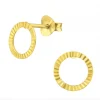 Gold plated oorstekers, opengewerkte cirkel met detail