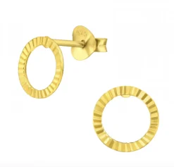 Gold plated oorstekers, opengewerkte cirkel met detail