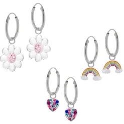 Set van zilveren oorringen met hanger, madeliefje, regenboog en hart met kristallen