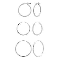 Set van zilveren oorringen, verschillende ringen