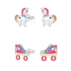 Set van zilveren oorstekers, eenhoorn met regenboog manen en rolschaats met regenboog