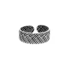 Zilveren ear cuff, brede band met bolletjes