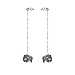 Zilveren ear cuff, rijk bewerkt met chain