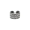 Zilveren ear cuff, veer