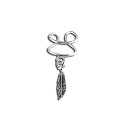 Zilveren ear cuff, veertje