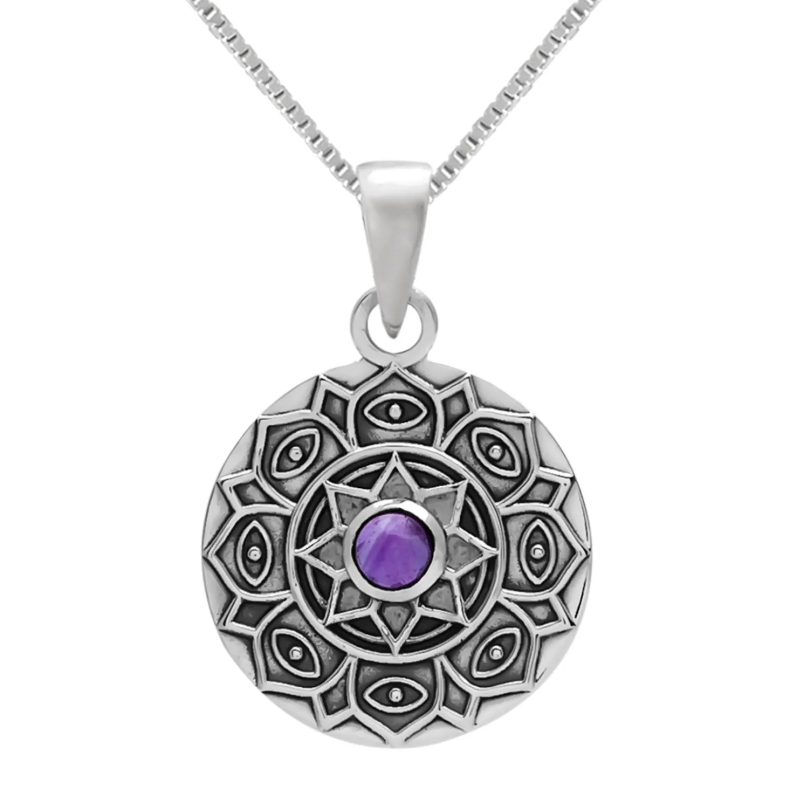 Zilveren ketting met hanger, bewerkte cirkel met amethist steen en patroon
