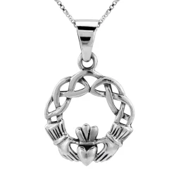 Zilveren ketting met hanger, gevlochten cirkel met handen met hart