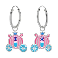 Zilveren oorbellen met hanger, roze koets met blauwe details