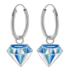 Zilveren oorbellen met hanger, blauwwitte diamant