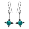 Zilveren oorhangers, gedraaid staafje met turquoise steen en bolletjes