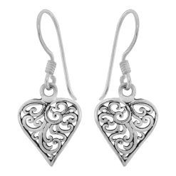 Zilveren oorhangers, hart met sierlijke details