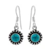 Zilveren oorhangers, ronde turquoise steen met geoxideerde bewerkte rand