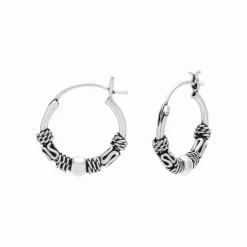Zilveren oorringen, 13 mm Bali hoops met hinge slotje, met spiraaltjes en bolletje