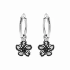 Zilveren oorringen met hanger, bloem
