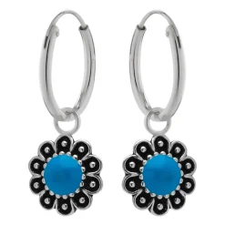 Zilveren oorringen met hanger, bloemetje met blauwe steen