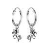 Zilveren oorringen met hanger, paard