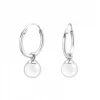Zilveren oorringen met hanger, parel