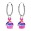Zilveren oorringen met hanger, kleurige cupcake met hartje