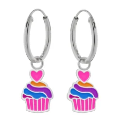 Zilveren oorringen met hanger, kleurige cupcake met hartje