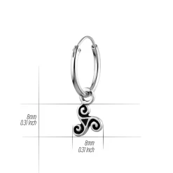 Zilveren oorringen met hanger, triskele
