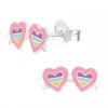 Zilveren oorstekers, roze zonnebril met regenboogglazen
