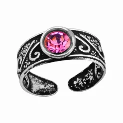 Zilveren teenring, bewerkte band met geoxideerde delen en roze kristal