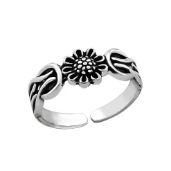 Zilveren teenring, bloem en knopen