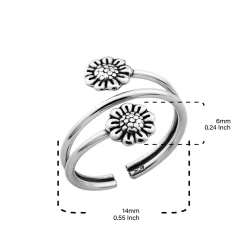 Zilveren teenring, drie banden en bloemetjes