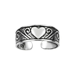 Zilveren teenring, gedecoreerde band met hart