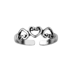 Zilveren teenring met drie hartjes