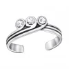 Zilveren teenring, tiaravorm met drie kristallen