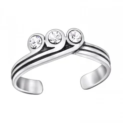 Zilveren teenring, tiaravorm met drie kristallen