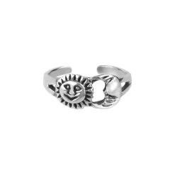 Zilveren teenring, zon en maan
